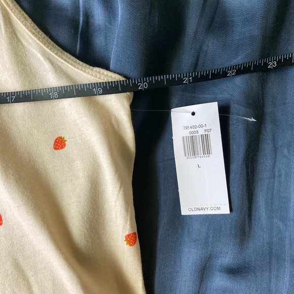 New old navy tank cream with strawberries size lg - Picture 2 of 2